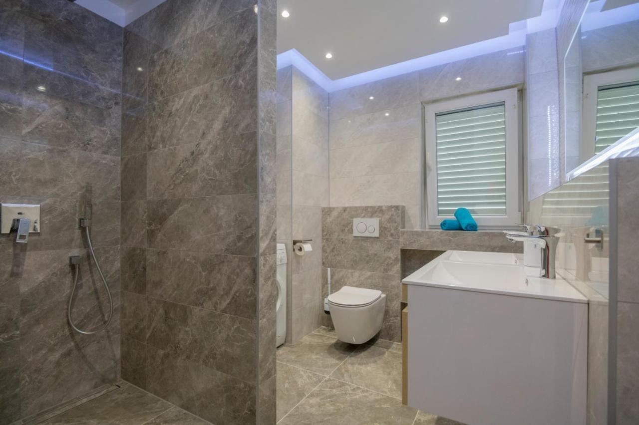 Apartments Radeljic โปดสตรานา ภายนอก รูปภาพ