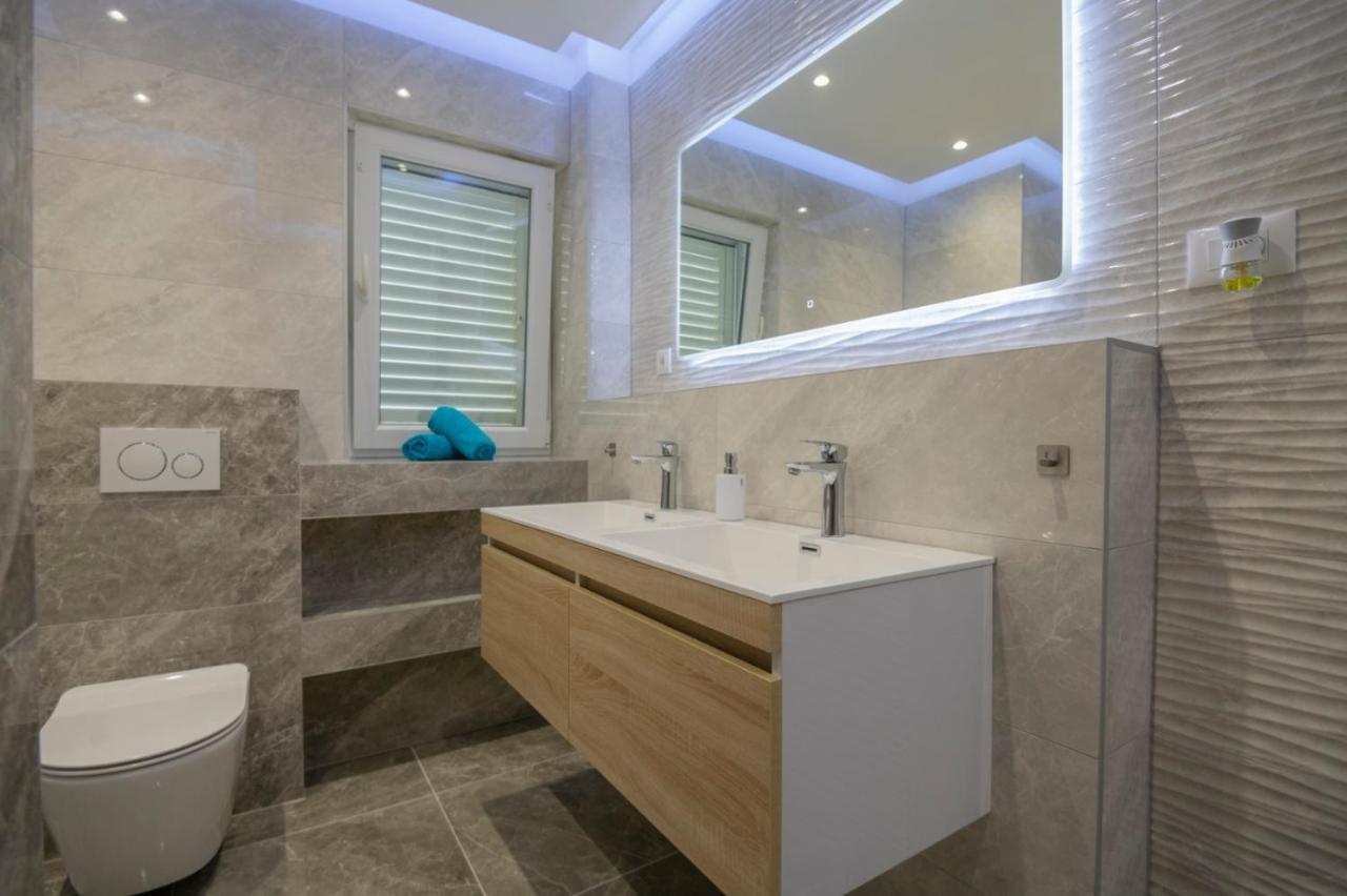 Apartments Radeljic โปดสตรานา ภายนอก รูปภาพ