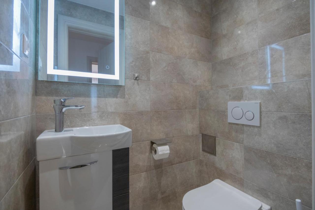 Apartments Radeljic โปดสตรานา ภายนอก รูปภาพ