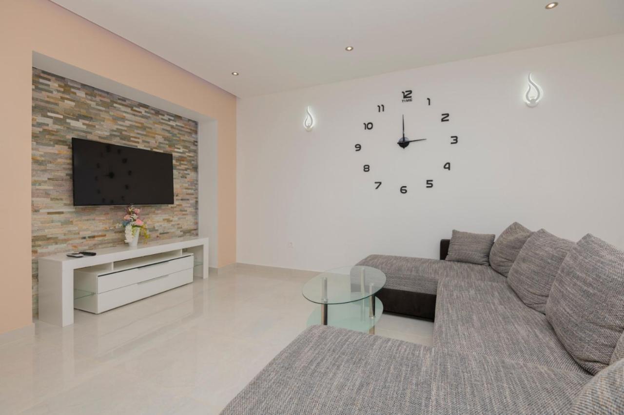 Apartments Radeljic โปดสตรานา ภายนอก รูปภาพ
