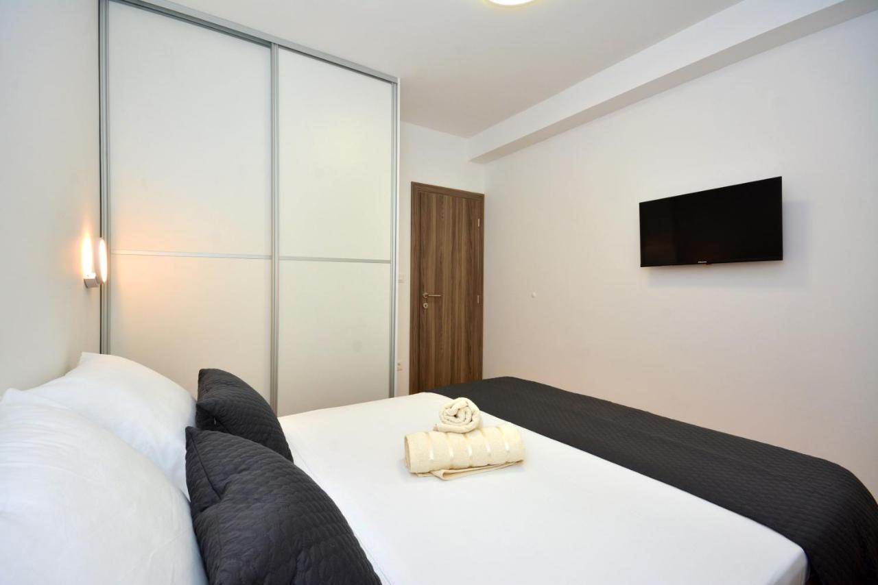 Apartments Radeljic โปดสตรานา ภายนอก รูปภาพ