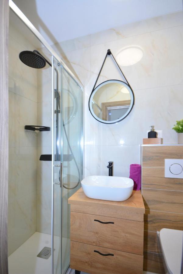 Apartments Radeljic โปดสตรานา ภายนอก รูปภาพ