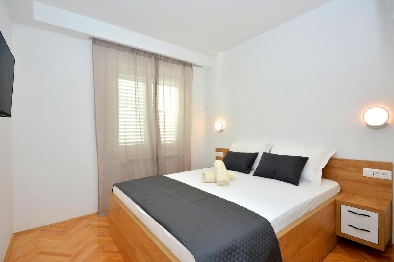 Apartments Radeljic โปดสตรานา ภายนอก รูปภาพ