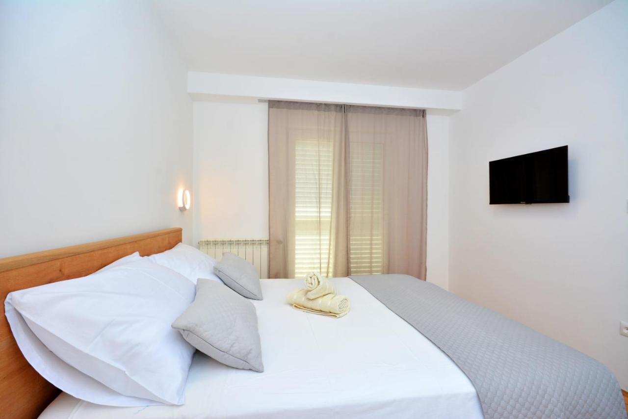 Apartments Radeljic โปดสตรานา ภายนอก รูปภาพ