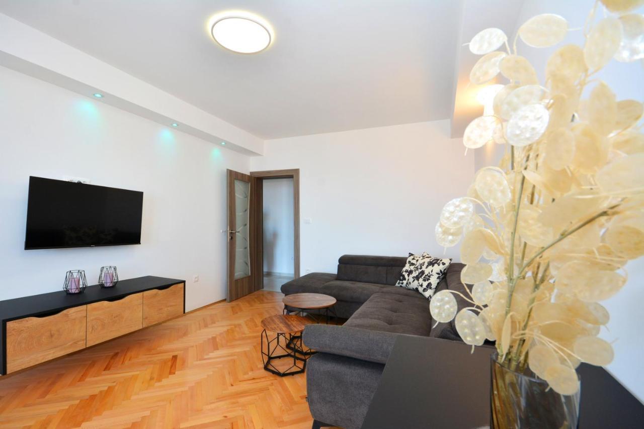 Apartments Radeljic โปดสตรานา ภายนอก รูปภาพ