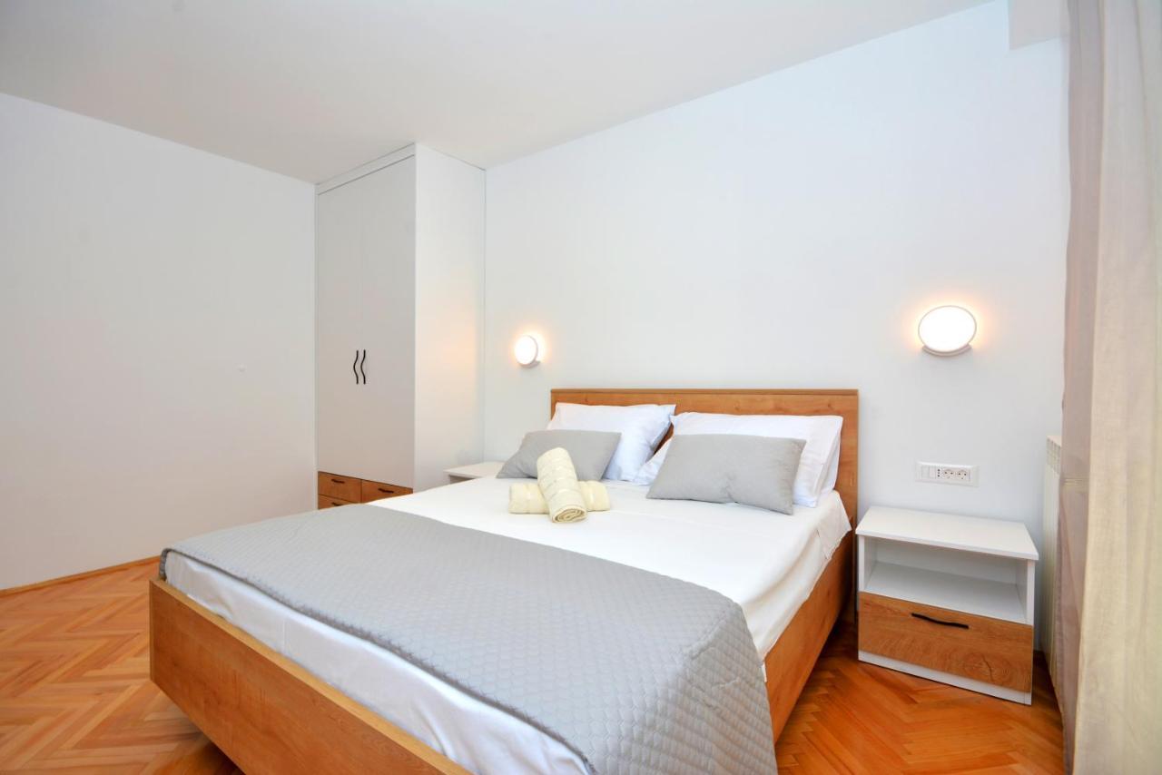 Apartments Radeljic โปดสตรานา ภายนอก รูปภาพ