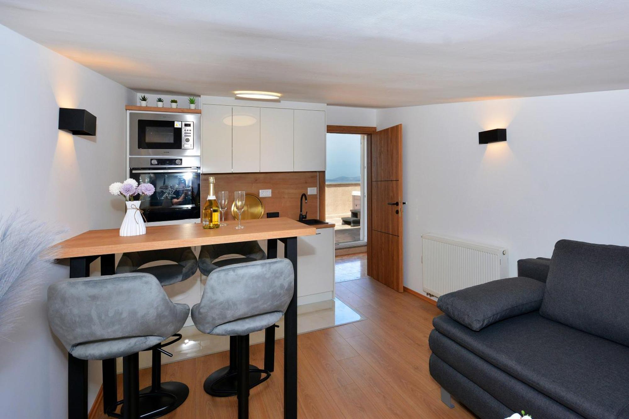 Apartments Radeljic โปดสตรานา ภายนอก รูปภาพ