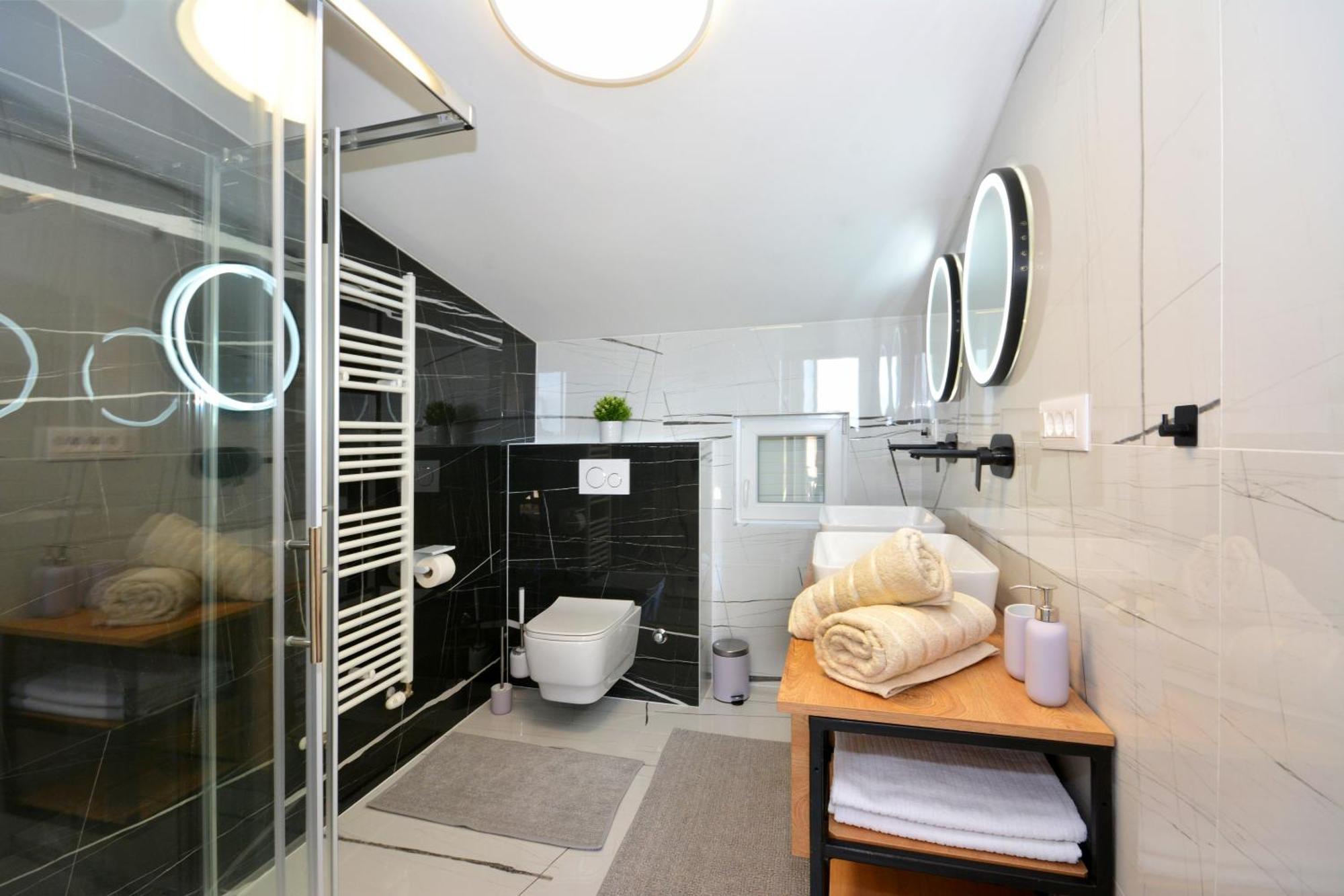 Apartments Radeljic โปดสตรานา ภายนอก รูปภาพ