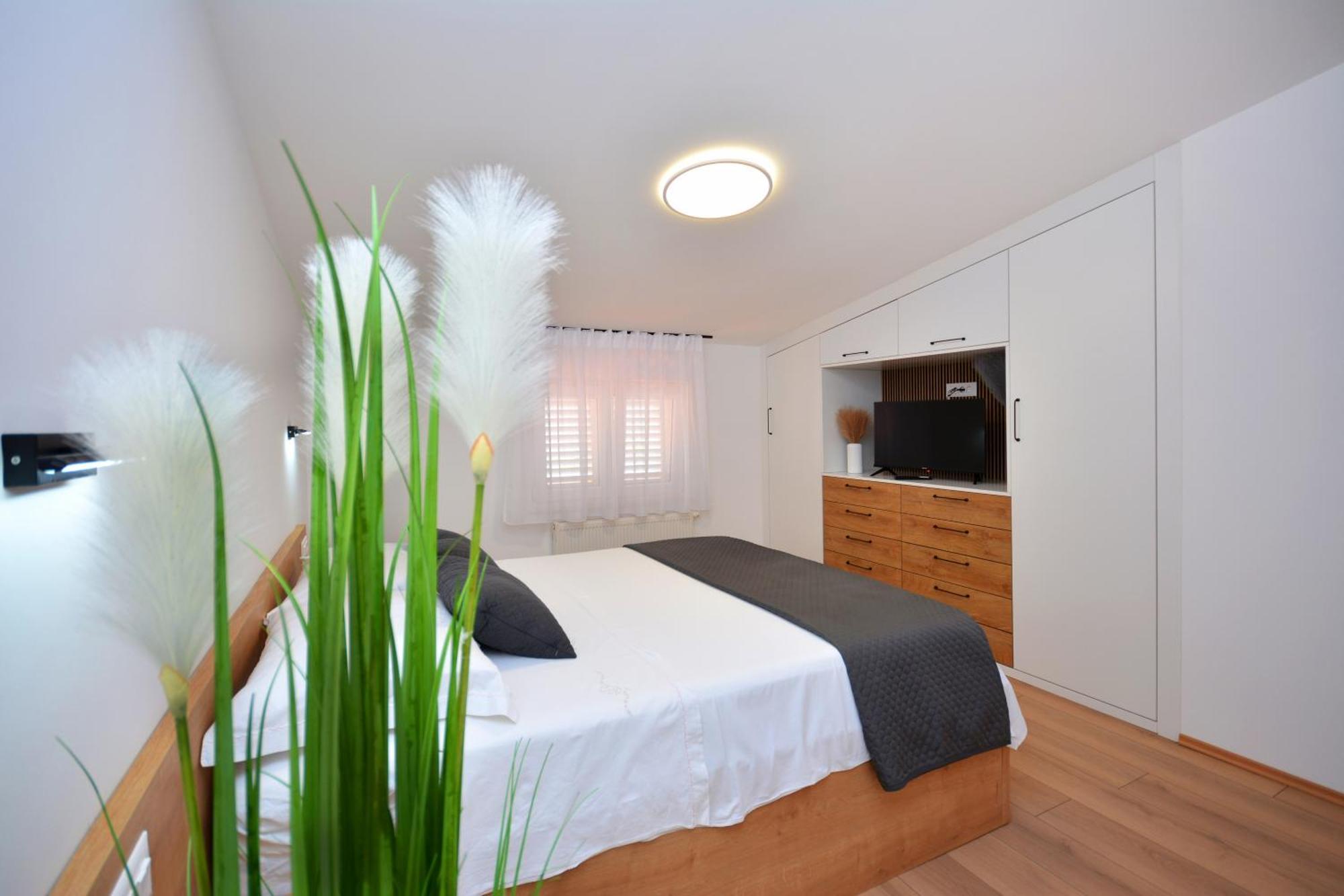 Apartments Radeljic โปดสตรานา ภายนอก รูปภาพ